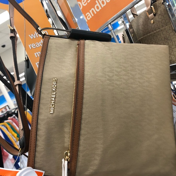 Brand name Handbags - Picture 11 of 16